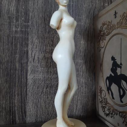 The Kore Of Beroia Statue Nude Female Sculpture..